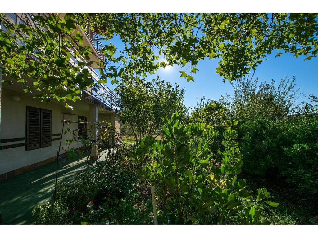 Apartments Velebit Starigrad Exterior photo